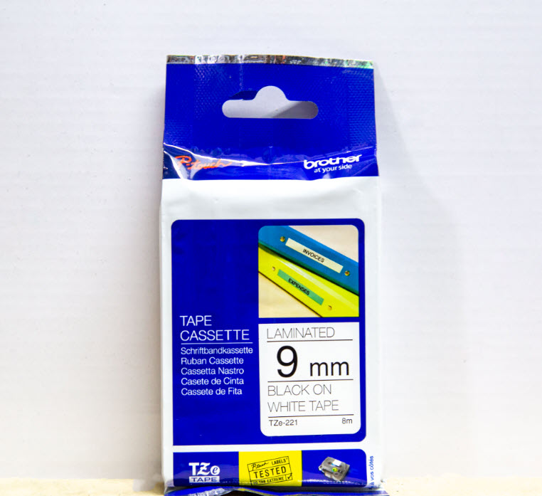 Nhãn TZE 221 9mm trắng/ Chữ đen